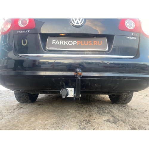 Фаркоп Лидер Плюс на VOLKSWAGEN Passat 2005–2010  Арт. V107-A (седан и универсал)