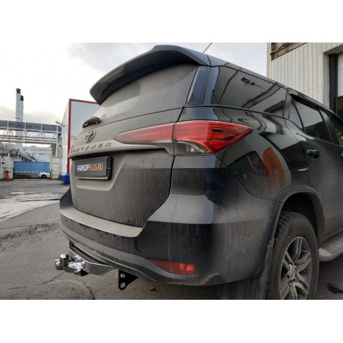 Фаркоп BALTEX на TOYOTA Fortuner TRD 2018-  Арт. 24.9040.08 (фаркоп с нерж. накладкой) (крюк на балке)